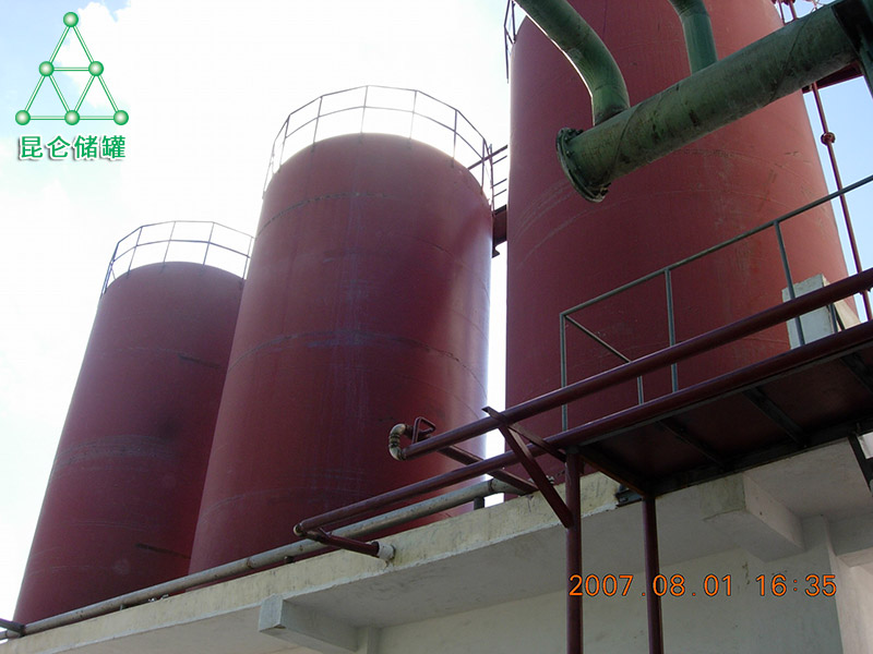 60立方鋼襯塑儲罐現(xiàn)場圖